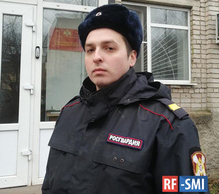 Сотрудник Росгвардии спас тонущего человека в Вологодской области