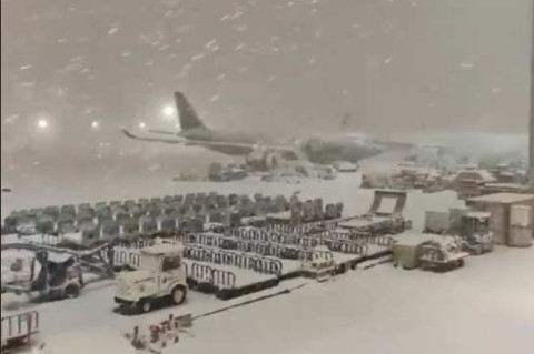 Снегопады в Испании: в Мадриде второй день не работает аэропорт