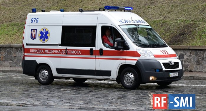 В Киеве 20 машин "скорой помощи" застряли в очереди, чтобы сдать ковидных пациентов в больницу