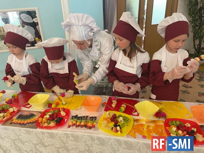 Повара комбинатов питания прививают московским школьникам культуру здорового питания