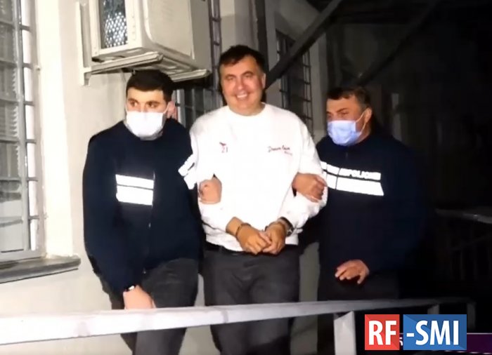 Саакашвили в тюрьме объявил голодовку