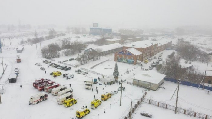 Всего в Кузбассе при взрыве на шахте погибли 52 человека...