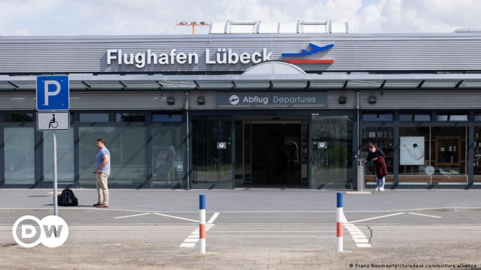 Немецкий бизнесмен прививал людей самодельной вакциной в аэропорту Любека