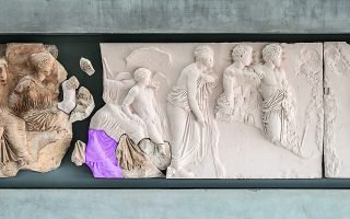 В Музее Акрополя представили часть мраморной плиты фриза Парфенона