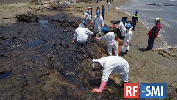 Власти Перу ввели режим ЧС на три месяца в зонах разлива нефти