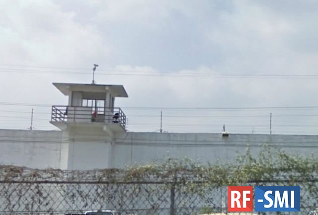 При столкновениях заключенных в тюрьме на западе Мексики погибли восемь человек