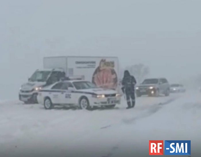 Снег и ветер накрыли Сахалин: дороги перекрыты, повсюду происходят массовые ДТП