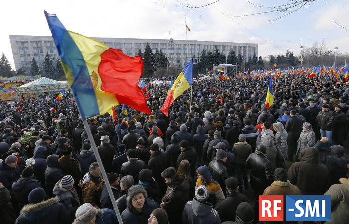 В Молдавии прошли акции протеста с требованием отставки президента и кабмина