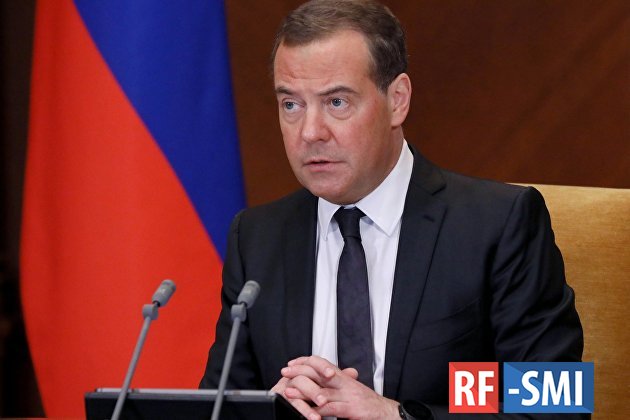 Медведев уверен, что Шольцу не удастся списать свои провалы на "Путина и русских"