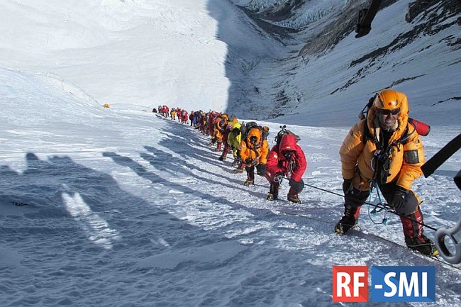 Россиянин погиб при восхождении на гору Эверест