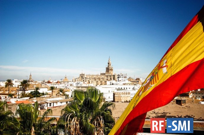 Испания захотела открыть границы для непривитых туристов «в считанные дни»