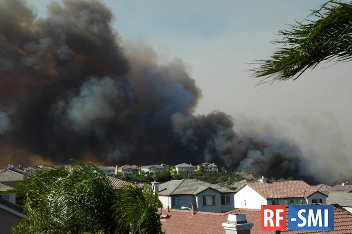 В Калифорнии загорелись многомиллионные особняки