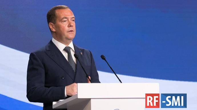 Медведев заявил, что система международного права рушится не из-за России