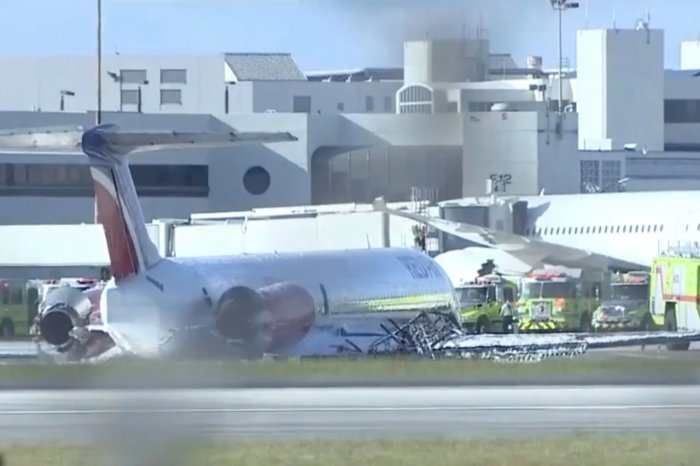 Самолёт с людьми загорелся после посадки в аэропорту Майами