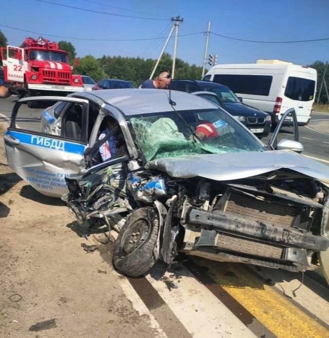 В Нижнем Новгороде водитель BMW влетел в патрульную машину ДПС