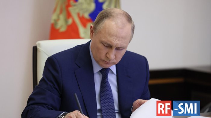 Владимир Путин подписал указ по студентам ВУЗов и колледжей