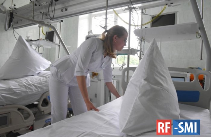 Десять килограммов болезни: врачи «Коммунарки» удалили пациентке огромную опухоль