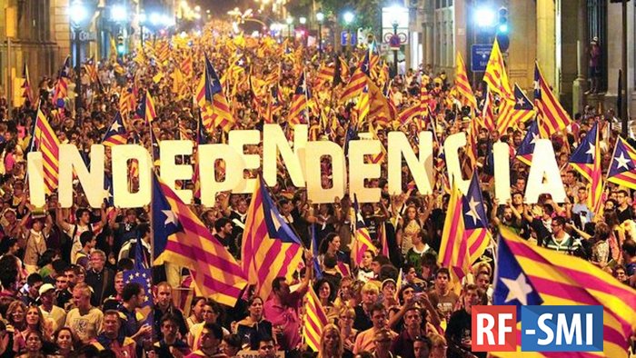В Барселоне к акции по случаю Дня Каталонии присоединились тысячи человек