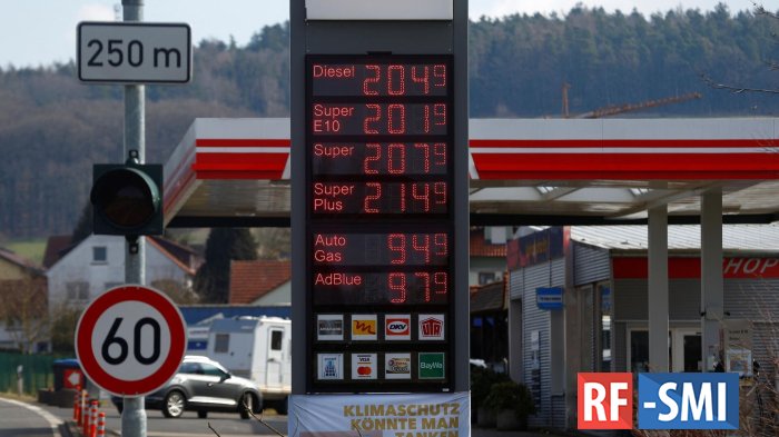 СМИ: Германия на втором месте в ЕС по уровню цен на бензин и дизельное топливо