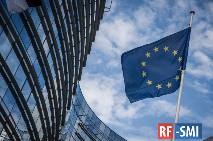 Еврокомиссия запретила своим сотрудникам в отпуске работать в частных компаниях