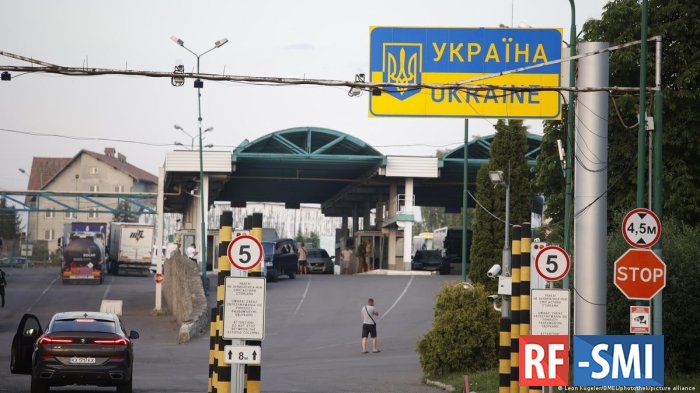 Правила выезда мужчин из Украины обновили и значительно сократили