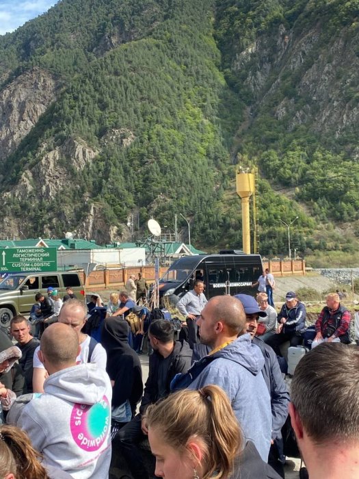 На погран-переходе "Верхний Ларс" на границе с Грузией началась паника