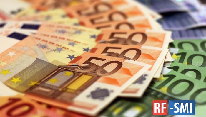 Курс евро в ходе торгов на Мосбирже поднимался выше 61 рубля впервые с 21 сентября
