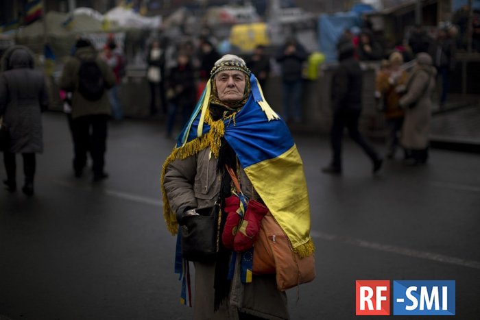 Зарплаты на Украине остаются на довоенном уровне
