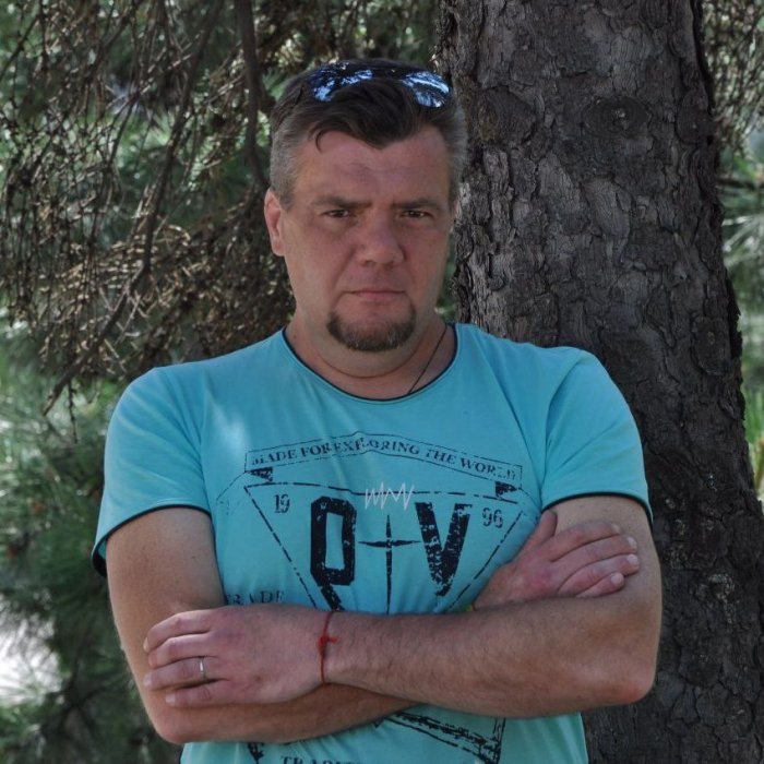 В Донецке при обстреле погиб известный музыкант Вадим Лобузов