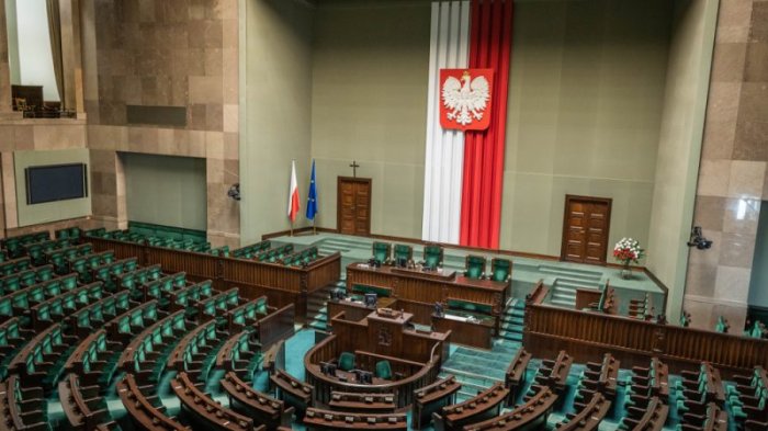 Польский парламент разрешает полякам воевать на Украине