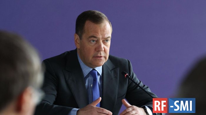 Дмитрий Медведев посетил Казанский пороховой завод