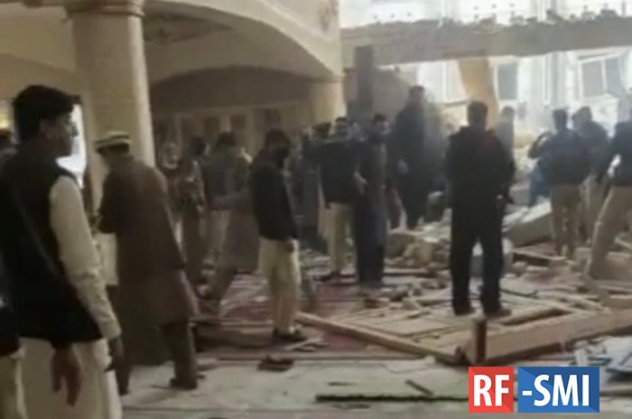Число жертв нападения террориста-смертника в пакистанском Пешаваре выросло до 32