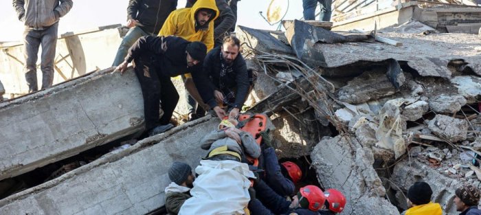 Число жертв землетрясения в Турции выросло до 7108