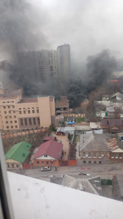 В Ростове-На-Дону горит здание Пограничной службы ФСБ