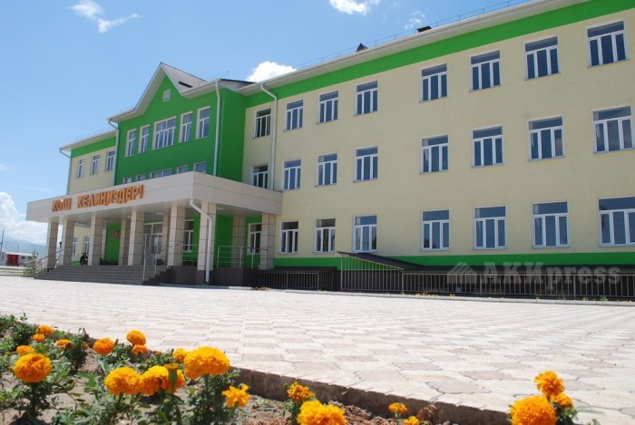 Для новых школ Кыргызстана подбирают учителей из России