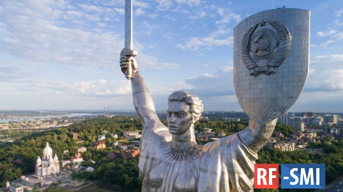 В Киеве хотят поменять щит на монументе «Родина-мать» В Киеве хотят поменять щит на монументе «Родина-мать»