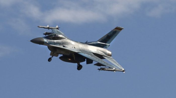 Байден разрешит союзникам реэкспорт F-16 Украине – CNN