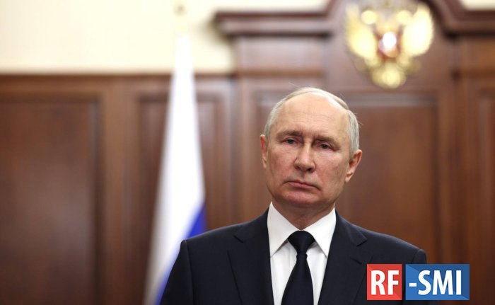В. Путин выступил перед военными, которые помогли подавить мятеж В. Путин выступил перед военными, которые помогли подавить мятеж