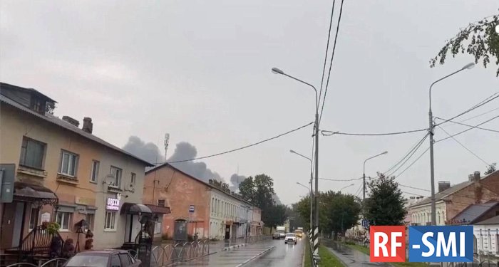 С помощью беспилотника атакован военный аэродром в Новгородской области.