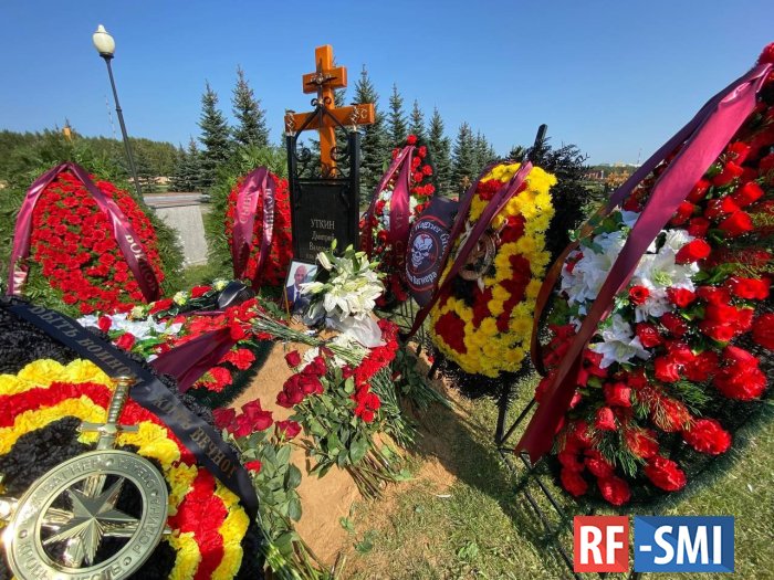 Дмитрия Уткина захоронили на кладбище «Пантеона защитников Отечества» Дмитрия Уткина захоронили на кладбище «Пантеона защитников Отечества»