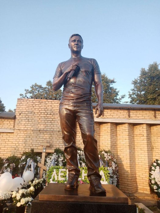Памятник Юрию Шатунову отлили из бронзы в  Дмитрове