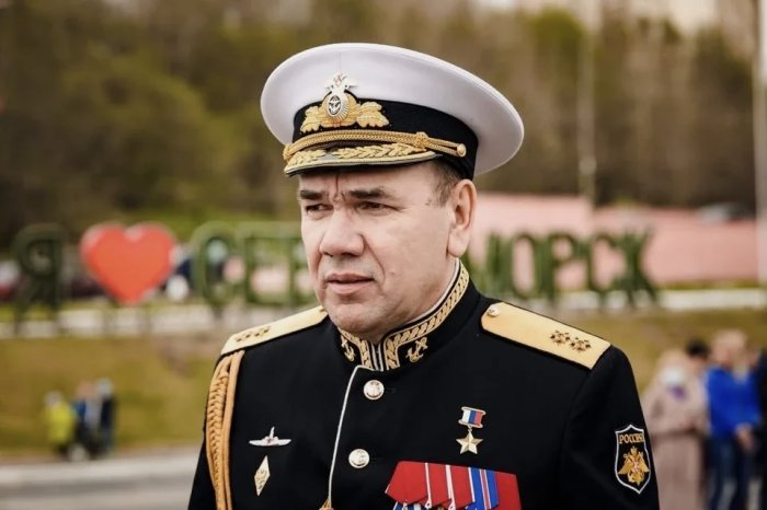 Отстранен от командования Главком военно-морского флота Н. Евменов Отстранен от командования Главком военно-морского флота Н. Евменов
