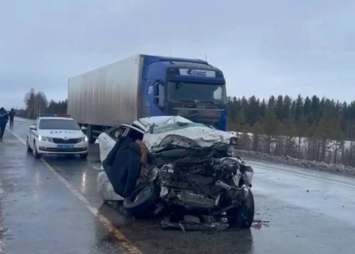 В страшной аварии в Сургутском районе погибли двое сотрудников полиции