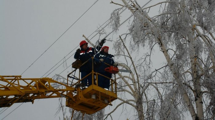 В Подмосковье более 18 тысяч человек остаются без электричества после снегопада: В Подмосковье более 18 тысяч человек остаются без электричества после снегопада: