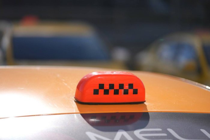 В Петербурге таксист-мигрант отобрал у инвалида телефон в качестве оплаты проезда В Петербурге таксист-мигрант отобрал у инвалида телефон в качестве оплаты проезда