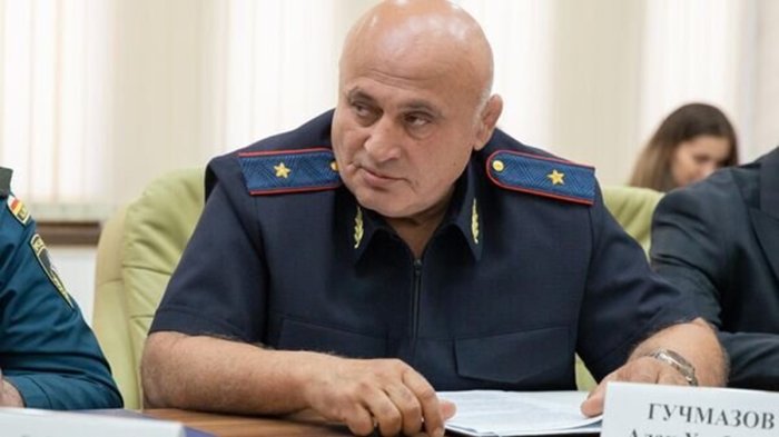 Пожилой и пьяный житель Южной Осетии напал с палкой на главу МВД республики Пожилой и пьяный житель Южной Осетии напал с палкой на главу МВД республики