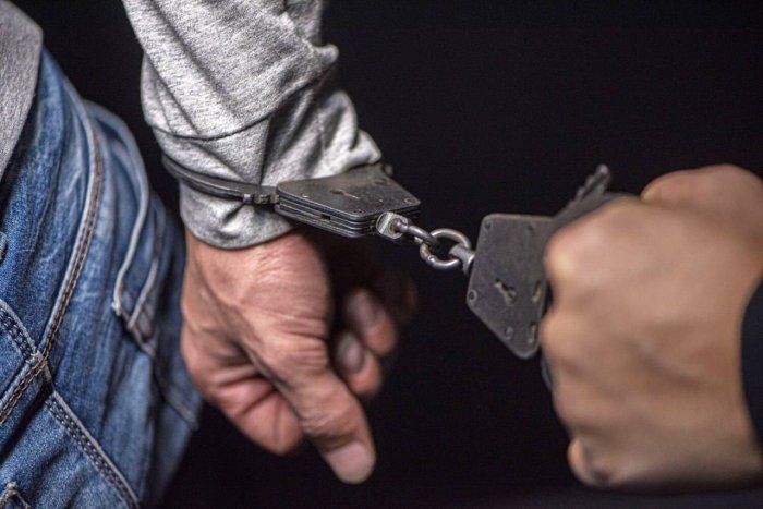 В Санкт-Петербурге таджик избил и ограбил 62-летнюю пенсионерку В Санкт-Петербурге таджик избил и ограбил 62-летнюю пенсионерку