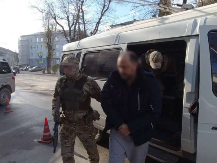 Двух севастопольцев будут судить за госизмену и подготовку теракта Двух севастопольцев будут судить за госизмену и подготовку теракта