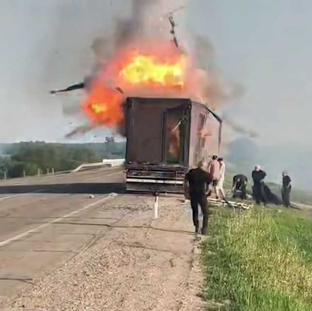 Следователи допросили водителей фур, из которых были запущены дроны Следователи допросили водителей фур, из которых были запущены дроны