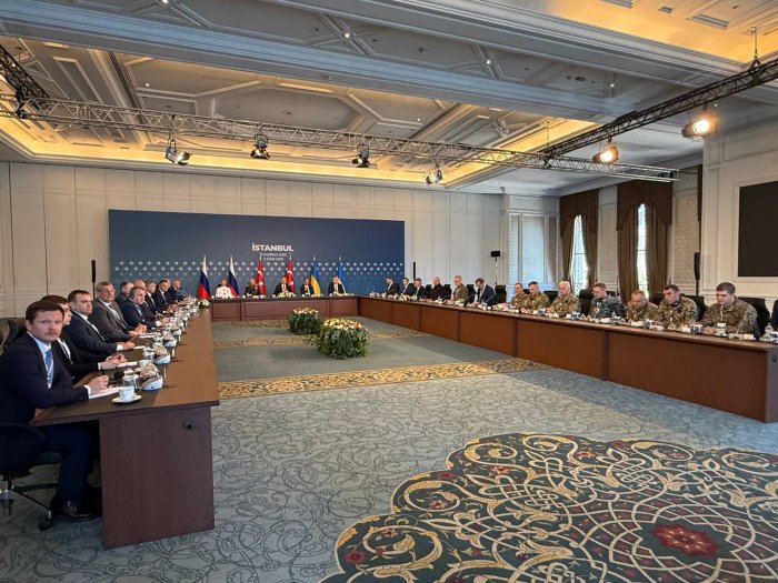 Украинская делегация задержала начало переговоров на 2 часа Украинская делегация задержала начало переговоров на 2 часа